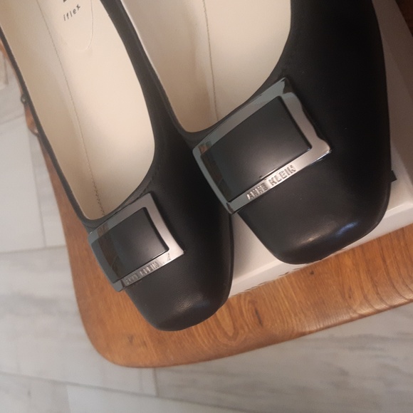 Black Anne Klein EUC Flats with Original Box - Picture 4 of 6